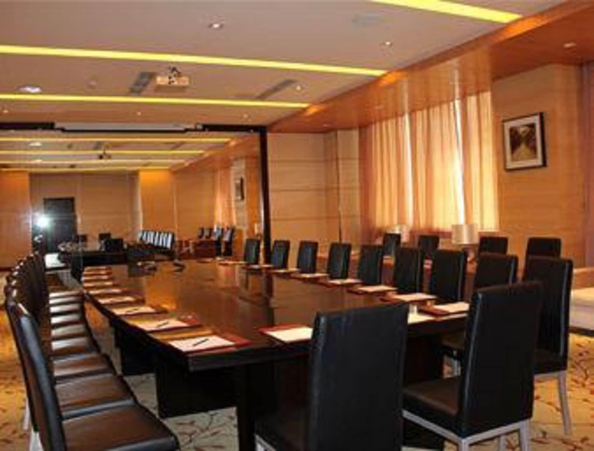 Weifang Ramada Plaza Hotel Exterior foto